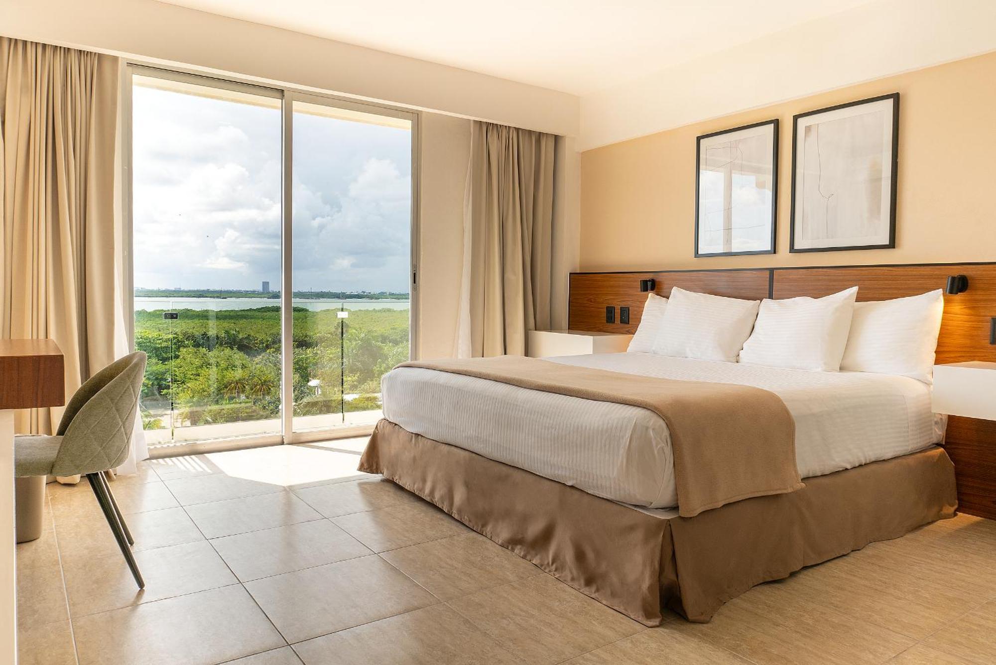 Hotel Calypso Cancun Exterior photo